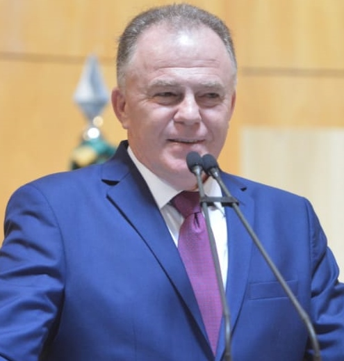 "A Prefeitura Municipal e o Sindicato Rural, promotores do evento, transformam Cachoeiro de Itapemirim na capital do agronegócio capixaba durante os cinco dias de atividades. E graças à eficiência da organização e à infraestrutura oferecida, asseguram que muitas outras edições se sucederão nos próximos anos". Renato Casagrande, Governador do Espírito Santo